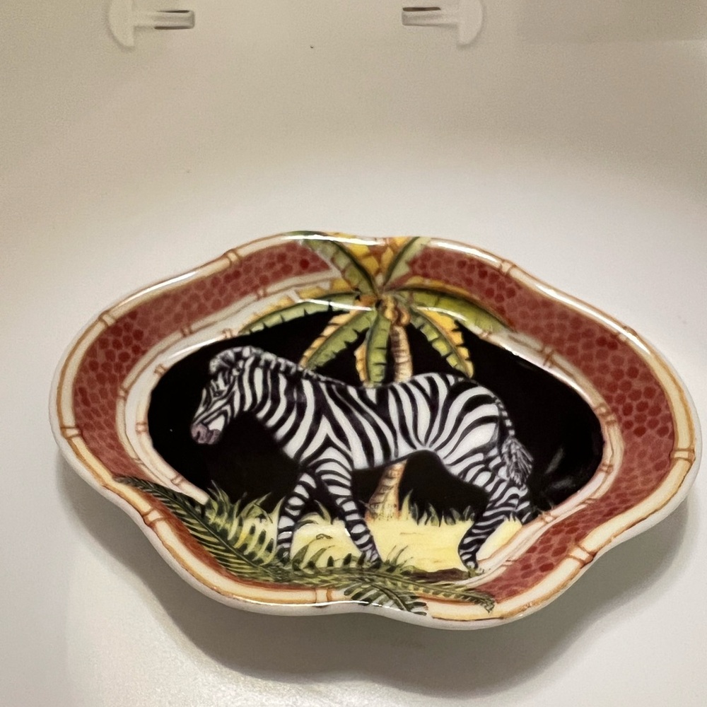 Siddha Hutchinson Jungle Safari Jungle Zebra trinket dish